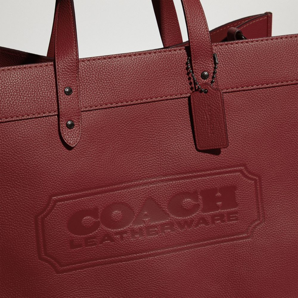 Women Coach Field 40 With Badge Tote Bag Red | CA_CH11977