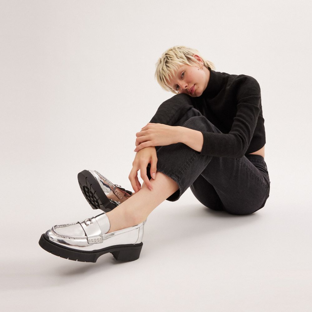 Women Coach Leah In Metallic Leather Loafers Silver | CA_CH11152