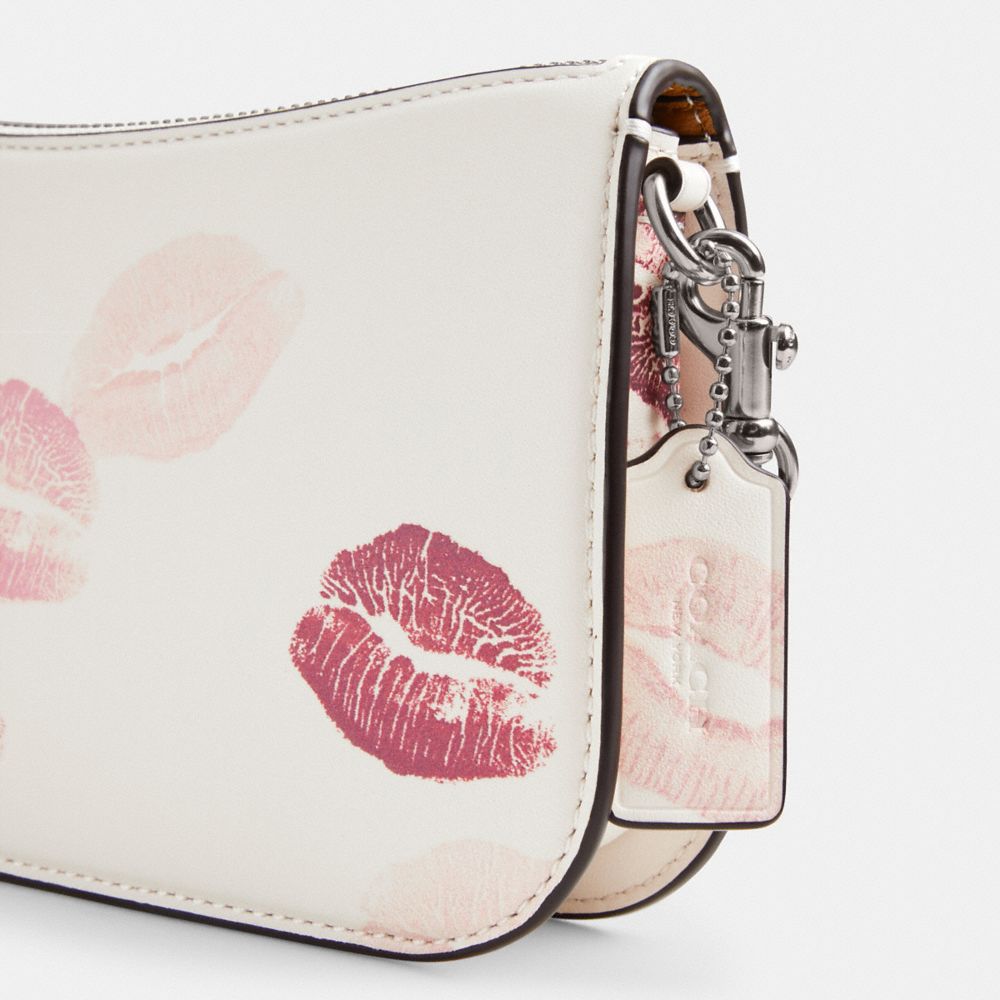 Women Coach Penn With Lip Print Shoulder Bags Multicolor | CA_CH12007