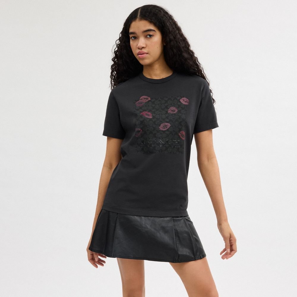 Women Coach Signature Square Kiss Print In Organic Cotton T Shirts Black | CA_CH24492